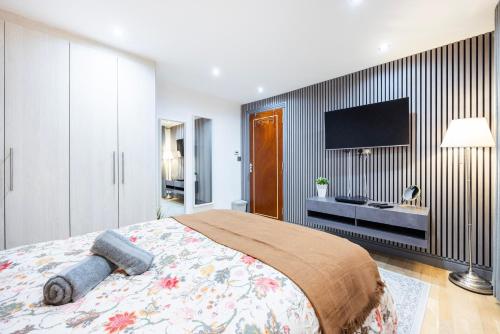 3 bedroom apartment by river thames