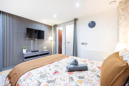 3 bedroom apartment by river thames