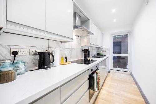 3 bedroom apartment by river thames