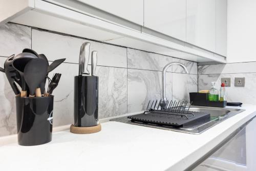 3 bedroom apartment by river thames