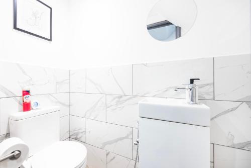 3 bedroom apartment by river thames