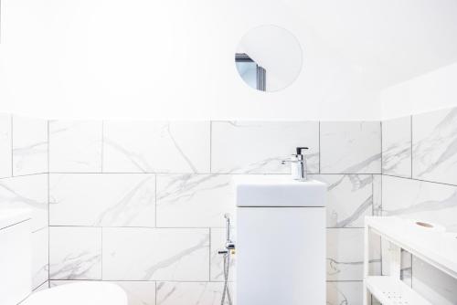 3 bedroom apartment by river thames