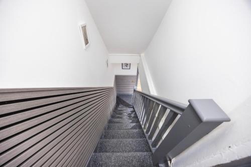 3 bedroom apartment by river thames