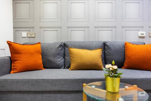 3 bedroom apartment by river thames