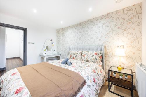 3 bedroom apartment by river thames