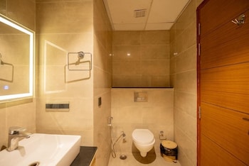 omaxe hazratganj lucknow suites and inn