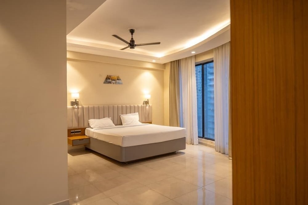 omaxe hazratganj lucknow suites and inn