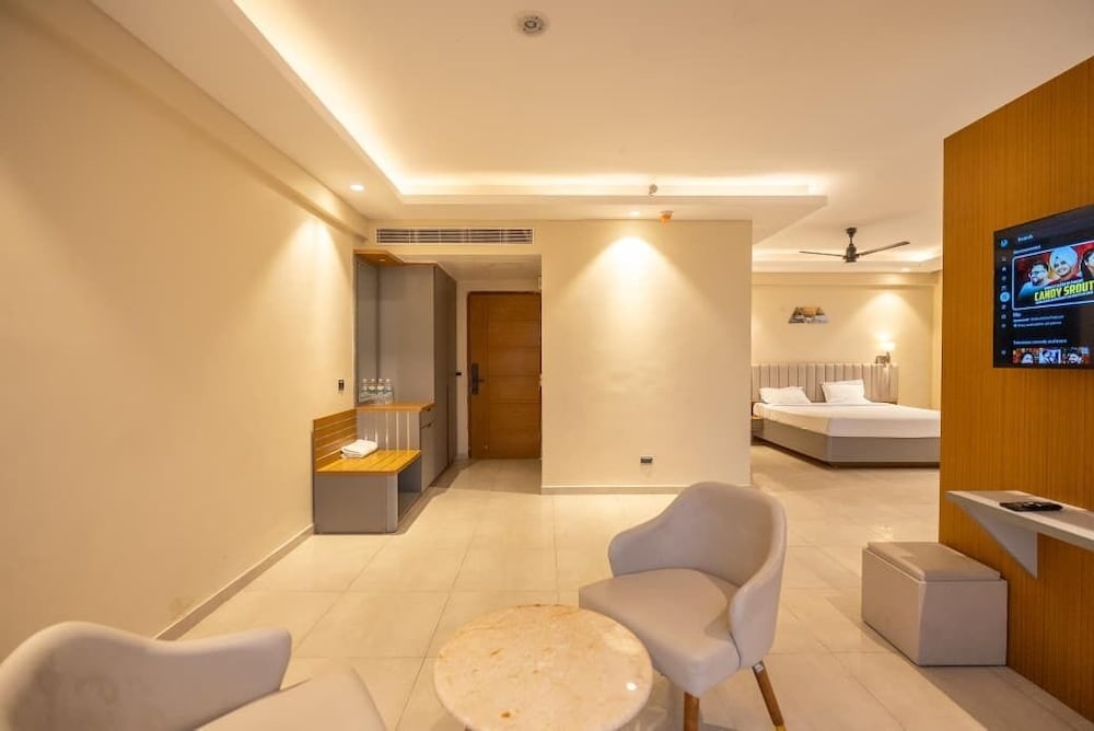 omaxe hazratganj lucknow suites and inn
