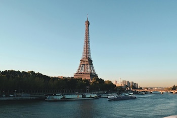 les suites tour eiffel