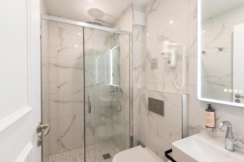 les suites tour eiffel
