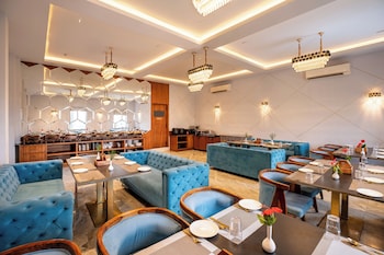 the colonial hotel lake view rooms