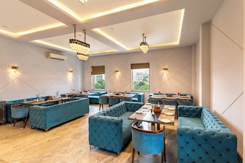 the colonial hotel lake view rooms