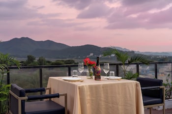 the colonial hotel lake view rooms