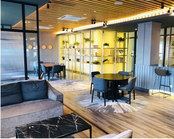 ceylonz suites by icefly homs