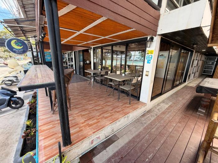 moonlight bar and restaurant