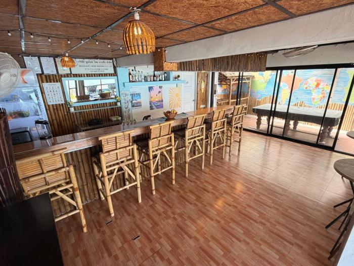 moonlight bar and restaurant