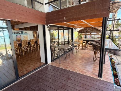 moonlight bar and restaurant