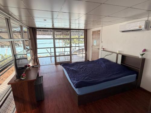 moonlight bar and restaurant