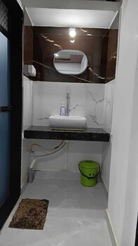 Hotel Jijau Darbar,,2 star