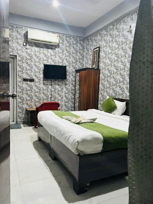 urban nest rooms and rooftop restaurant