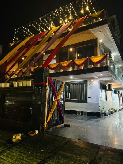 urban nest rooms and rooftop restaurant