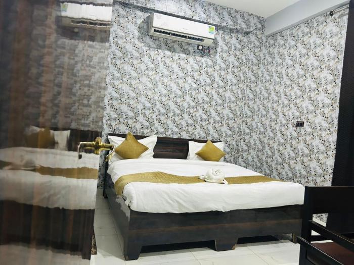 urban nest rooms and rooftop restaurant