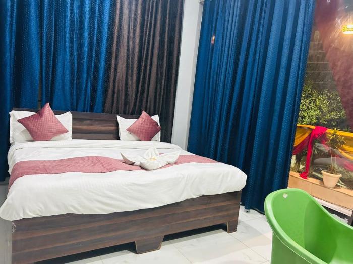 urban nest rooms and rooftop restaurant