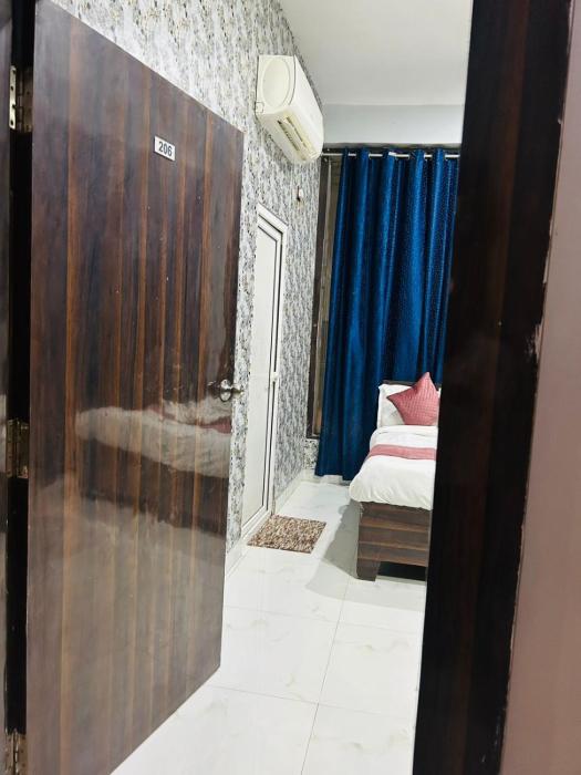 urban nest rooms and rooftop restaurant