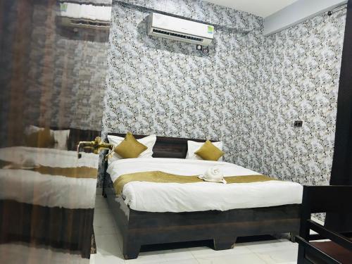 urban nest rooms and rooftop restaurant