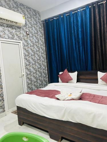 urban nest rooms and rooftop restaurant