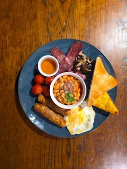 The Courtyard Lodge,,3 star