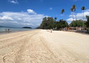 srisuksan klong muang beach