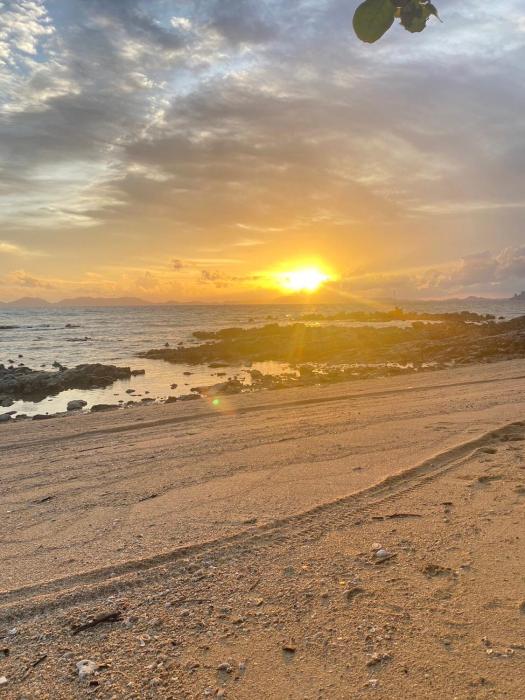 srisuksan klong muang beach