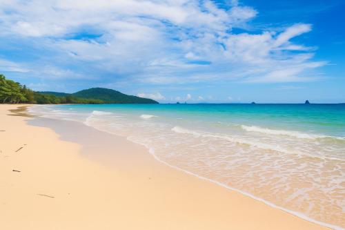 srisuksan klong muang beach