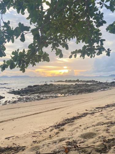 srisuksan klong muang beach