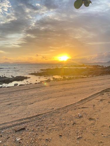 srisuksan klong muang beach