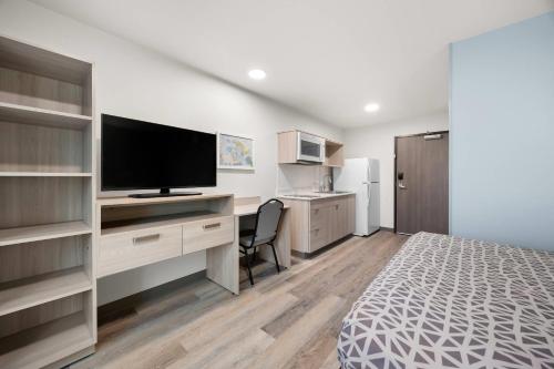 woodspring suites medford near i 5