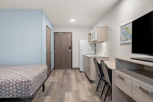 woodspring suites medford near i 5