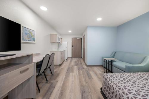 woodspring suites medford near i 5
