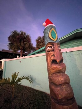 Surfside Suites,176 S Atlantic Ave,4 star