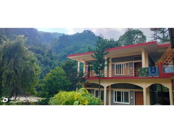 Anand-Ganga Yoga Guesthouse,,2 star