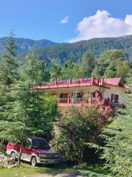 Anand-Ganga Yoga Guesthouse,,2 star