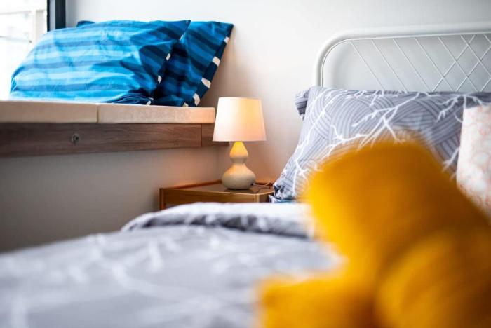 a stylish 2br suite water views free parking