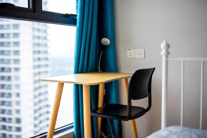 a stylish 2br suite water views free parking