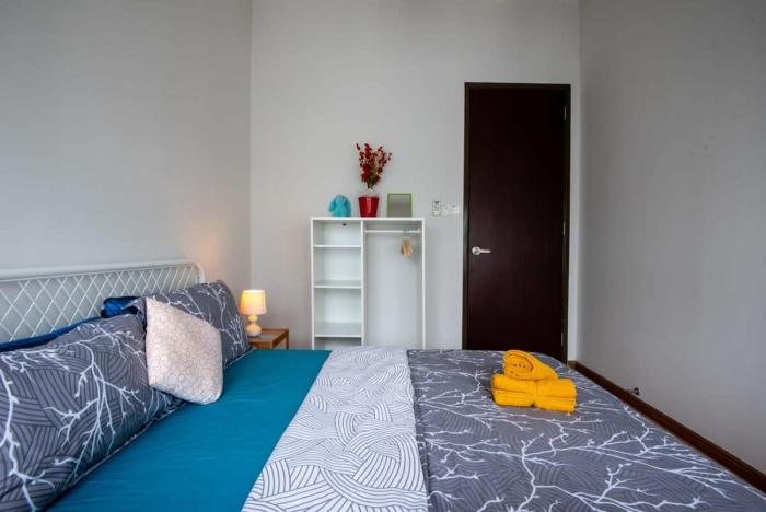 a stylish 2br suite water views free parking