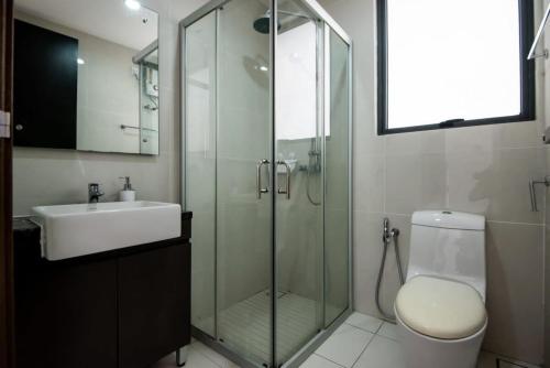 A Stylish 2Br Suite, Water Views, Free Parking,,3 star