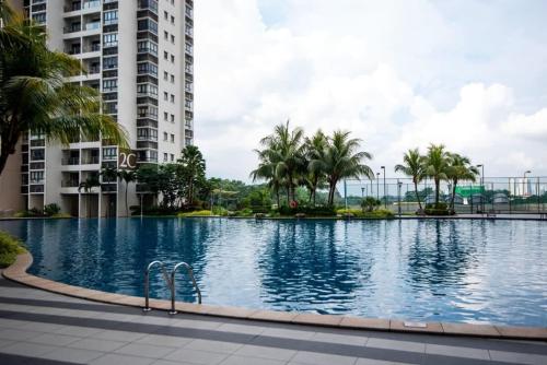a stylish 2br suite water views free parking