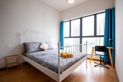 a stylish 2br suite water views free parking