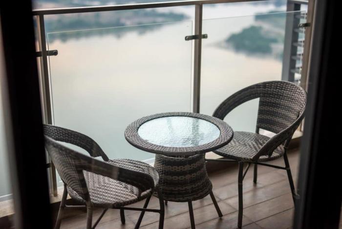 chic 3br in danga bay with water views and parking