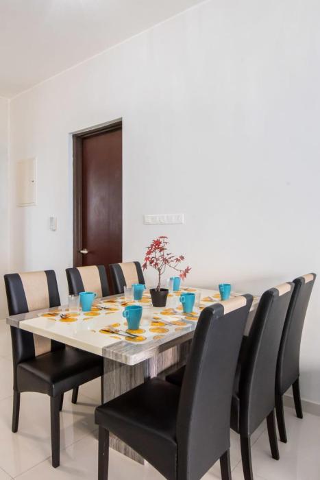 chic 3br in danga bay with water views and parking